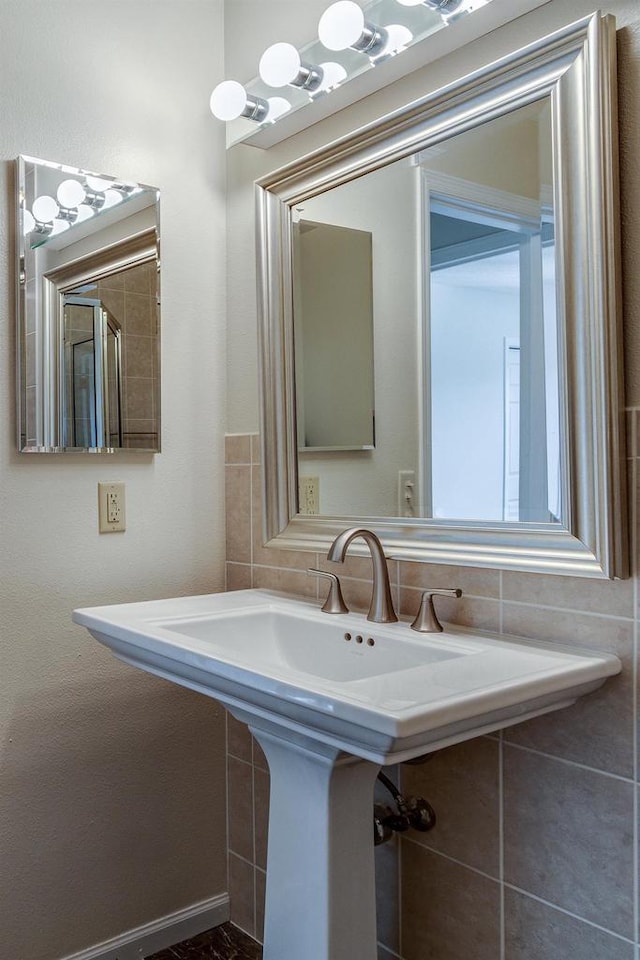 bathroom featuring sink