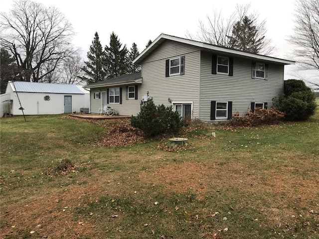 back of house featuring a lawn