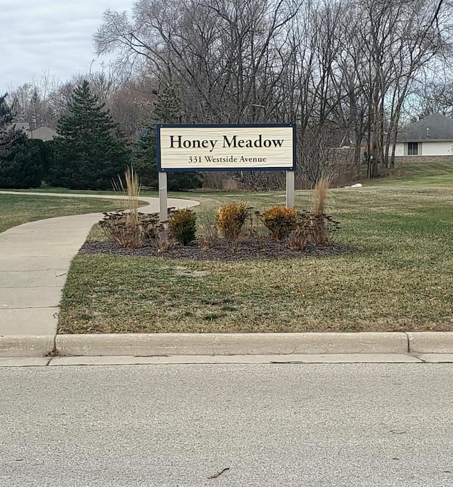 community sign featuring a lawn