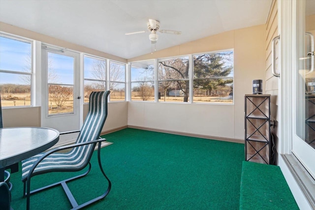 sunroom with ceiling fan