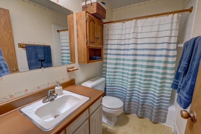 full bathroom with shower / tub combo with curtain, vanity, and toilet