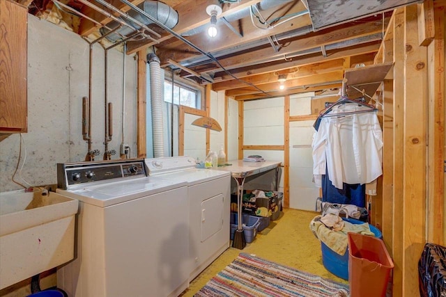 laundry room with sink and washing machine and clothes dryer