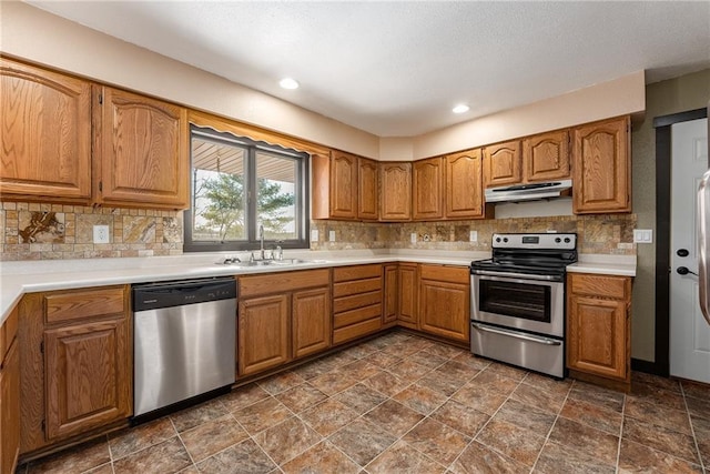 kitchen featuring decorative backsplash, stainless steel appliances, and sink