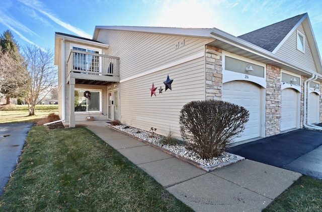 view of front of house featuring a balcony and a garage