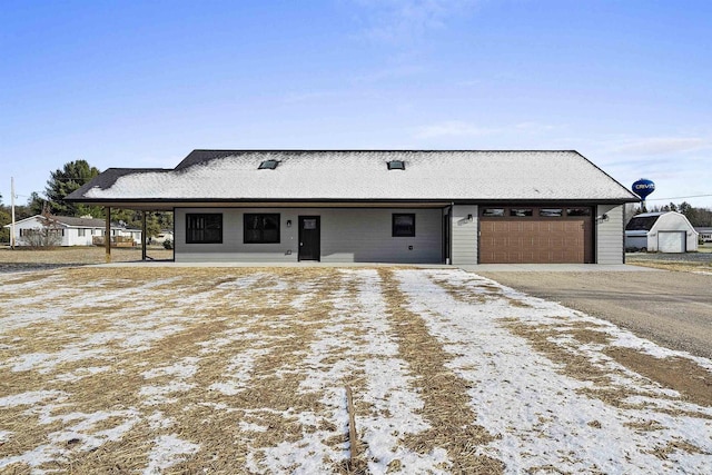 view of front facade featuring a garage