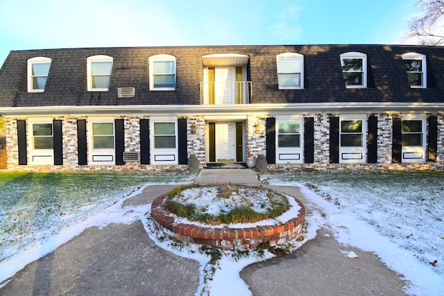 view of front of property with a balcony