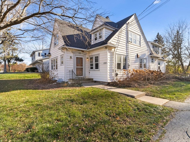 view of front facade featuring a front yard