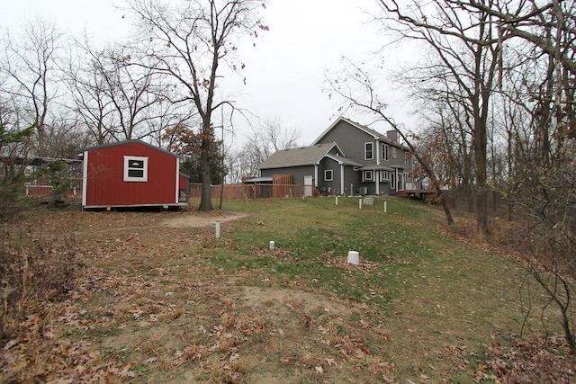 view of yard featuring a storage unit