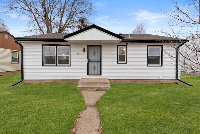 view of front of house with a front lawn