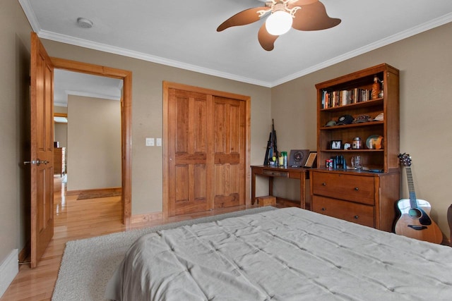 217 Hidden Ridges Way, Combined Locks, WI 54113 - bedroom featuring light wood-style floors, crown molding, baseboards, and ceiling fan