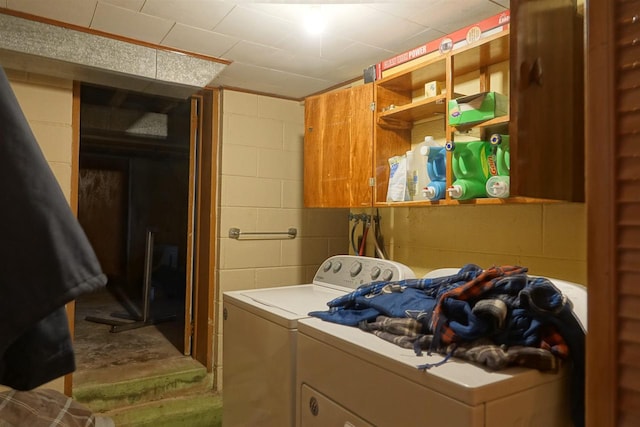 laundry room featuring washing machine and dryer