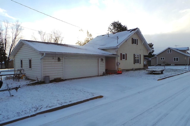 view of front facade featuring a garage