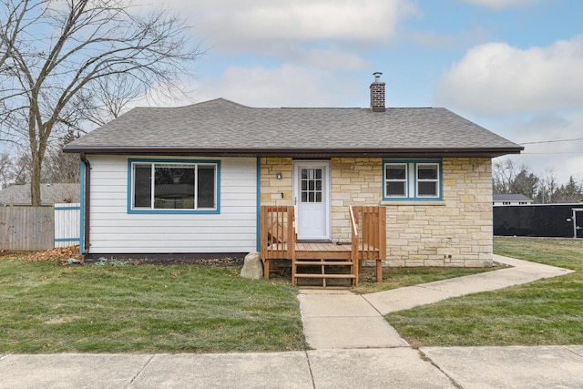 view of front of property with a front yard