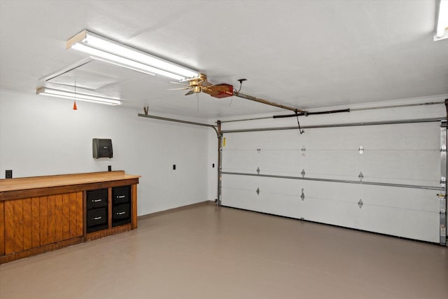 garage featuring ceiling fan