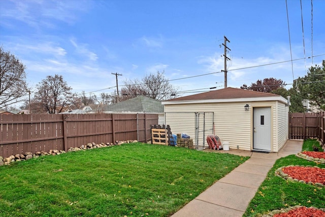 view of yard with an outdoor structure