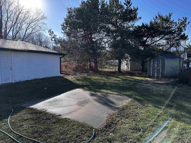 view of yard featuring a shed and a patio area