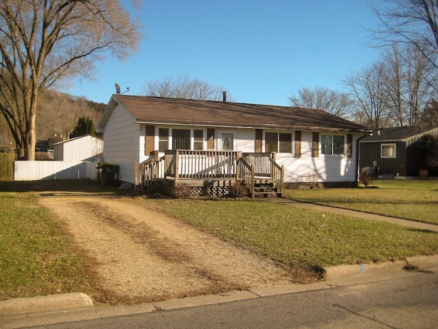 single story home with a front yard