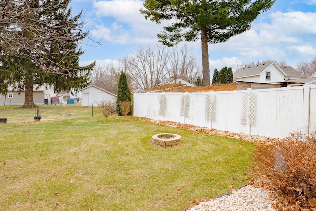 view of yard featuring an outdoor fire pit