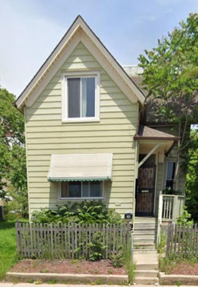 view of front of house featuring fence