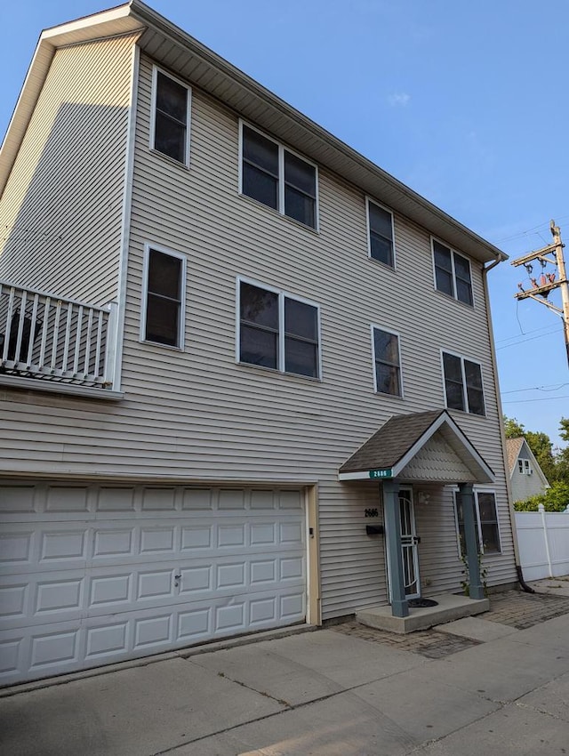 view of front facade featuring a garage