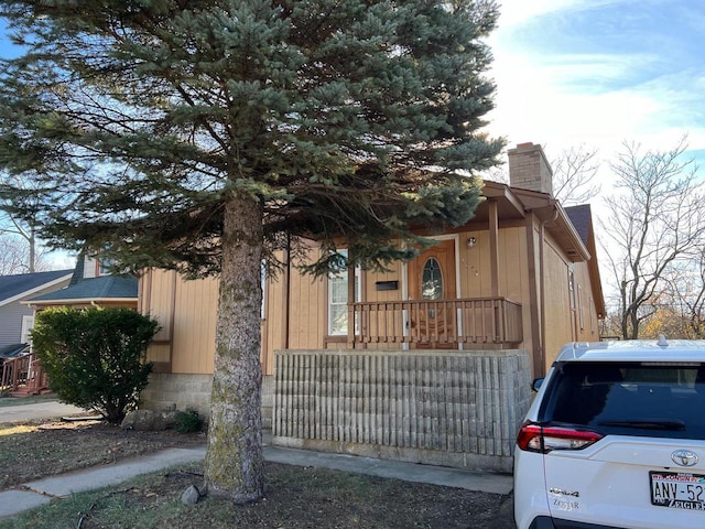 view of front facade with covered porch