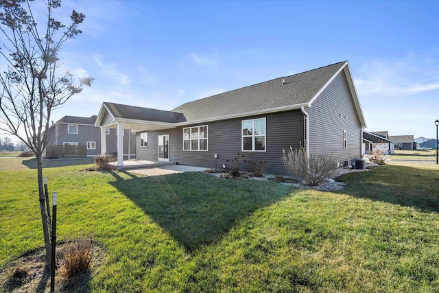 5550 N Amethyst Dr, Appleton, WI 54913 - rear view of house featuring a lawn and a patio