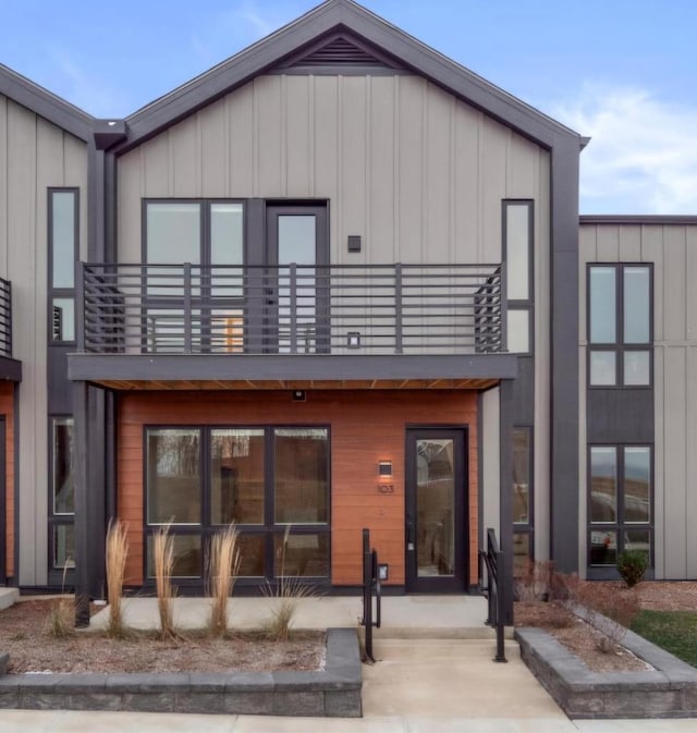 view of front of house featuring a balcony