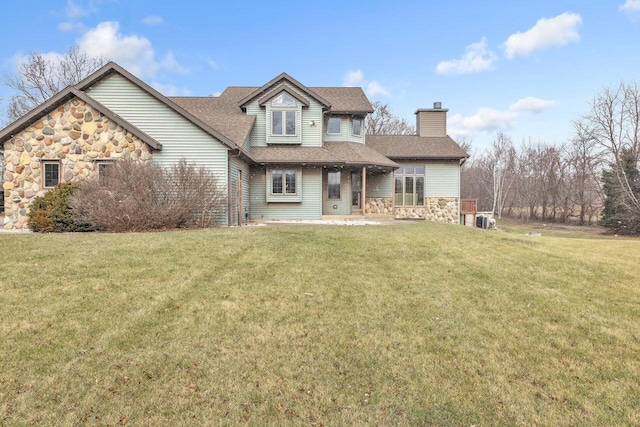 view of front of home with a front lawn