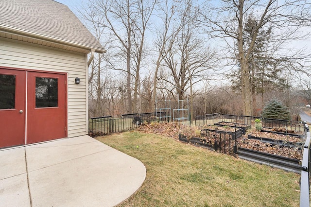 view of yard with a patio