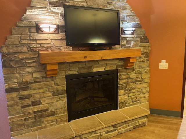 room details with a fireplace and hardwood / wood-style floors