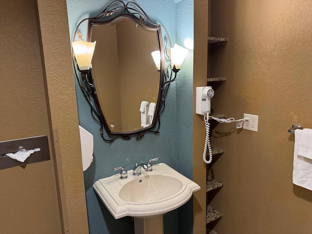 bathroom featuring sink