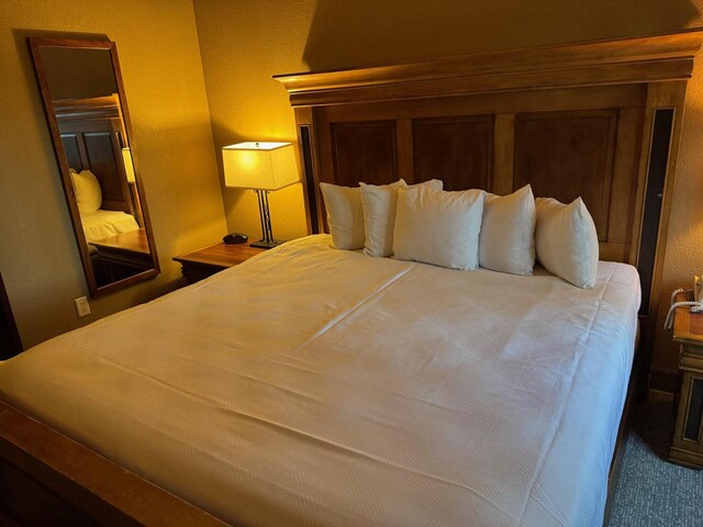 bedroom with carpet