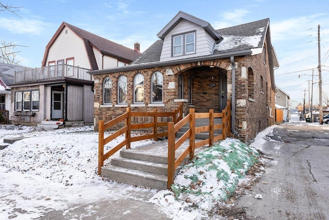 view of front of property with a balcony