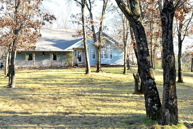 view of front of house with a front lawn