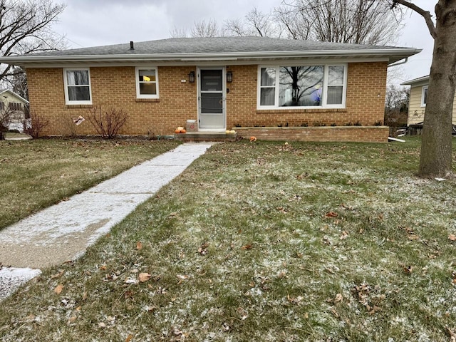 view of front of home featuring a front lawn