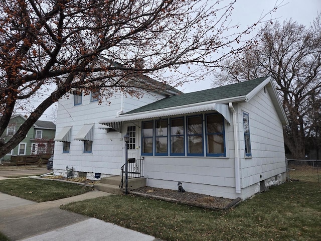 view of front facade featuring a front yard