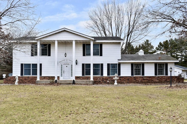 view of front of home with a front lawn