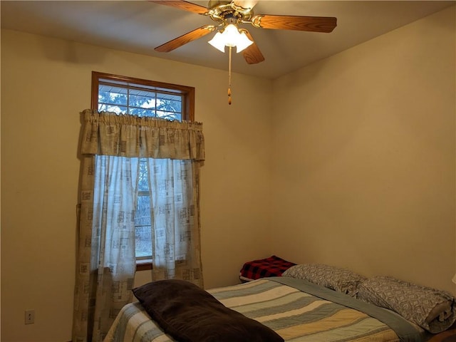 bedroom with ceiling fan