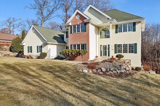 view of front of property featuring a front lawn