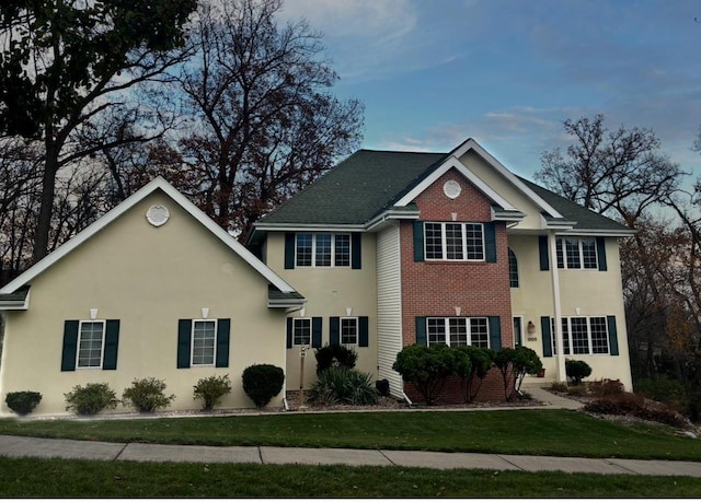 view of front of property with a front yard