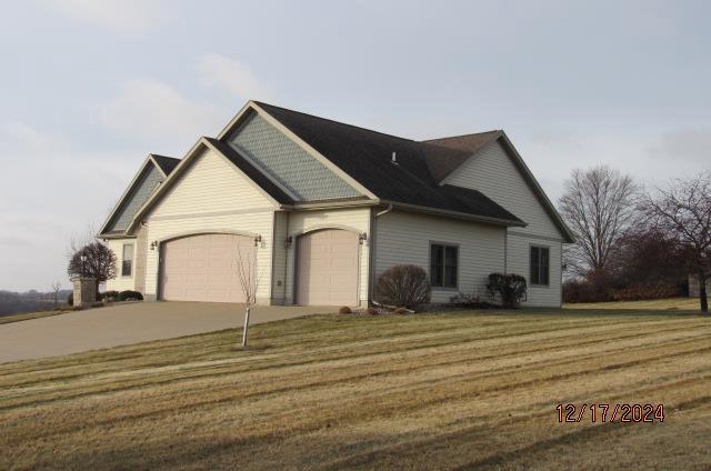 view of front facade with a garage and a front lawn