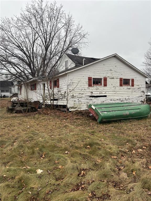 view of side of property with a lawn