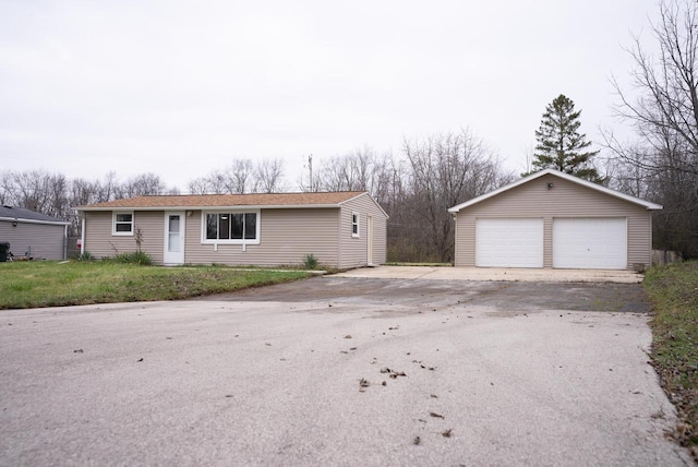 view of front facade with a front yard