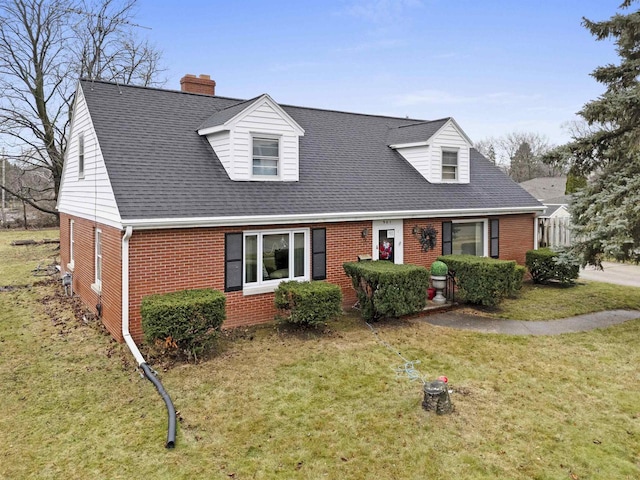 cape cod-style house with a front yard