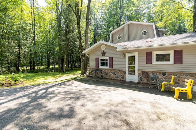 view of front of house with a front yard