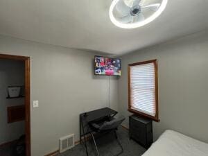 bedroom featuring ceiling fan