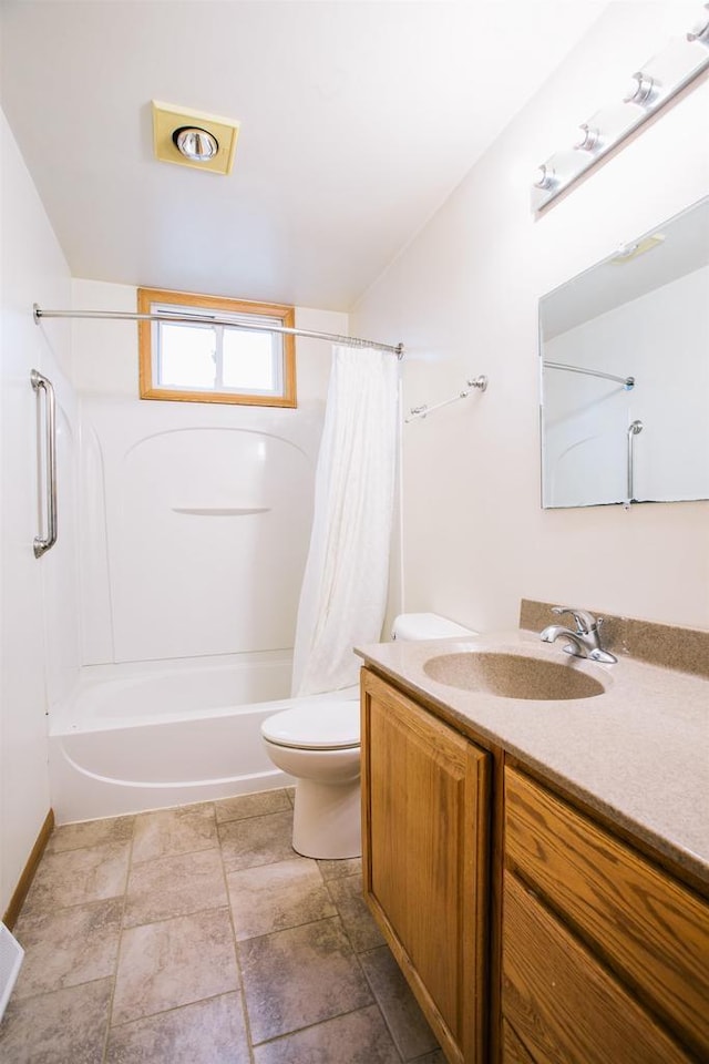 full bathroom with shower / tub combo with curtain, vanity, and toilet