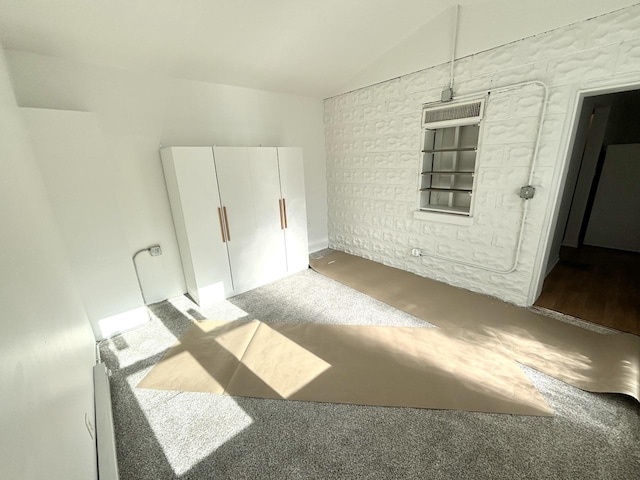 spare room with carpet flooring