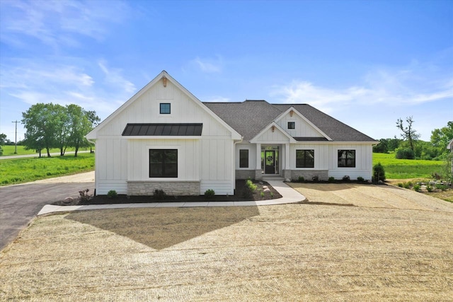 view of modern farmhouse style home