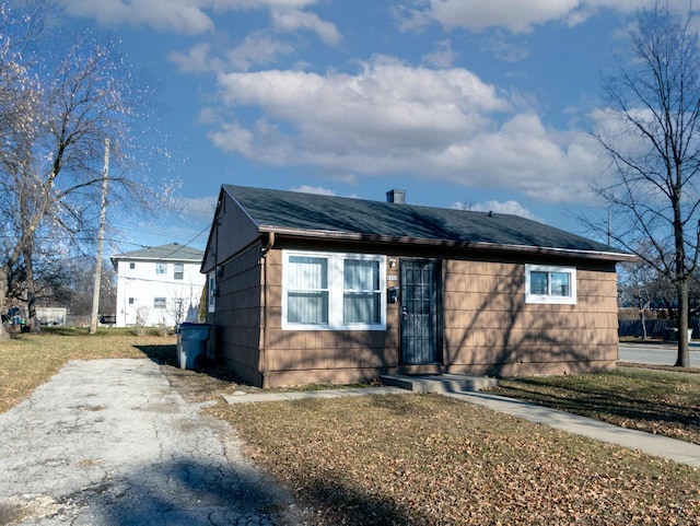 bungalow-style house with a front yard